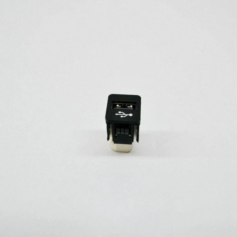 USB ligzda – BMW 3. sērija F30 F35 F31 (2012-2018)