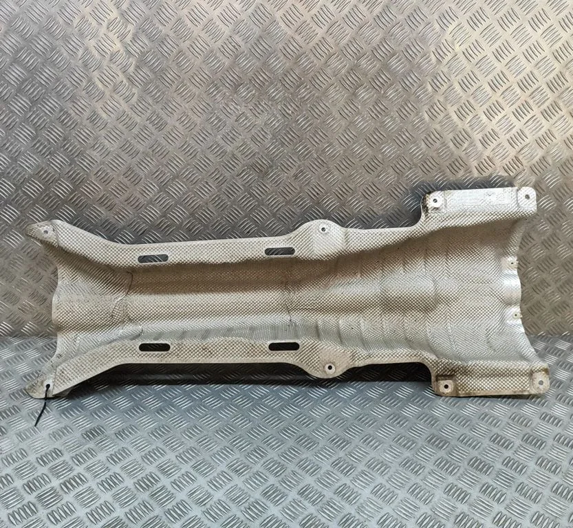 Heat shield in engine bay – BMW 5 Series G30 G31 G38 (2016-)