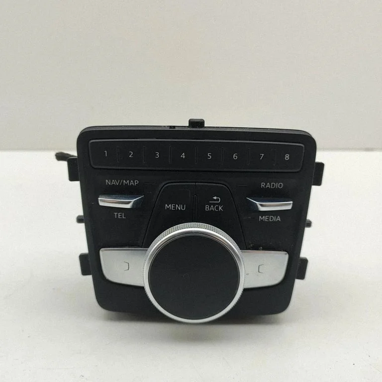 Multimediju kontrolieris 8W0919614T