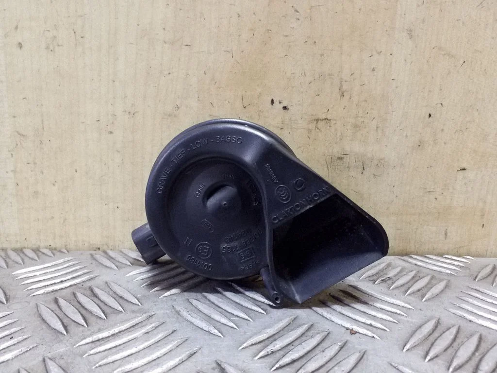 Horn signal – Audi Q5 SQ5 8R (2008-2017)