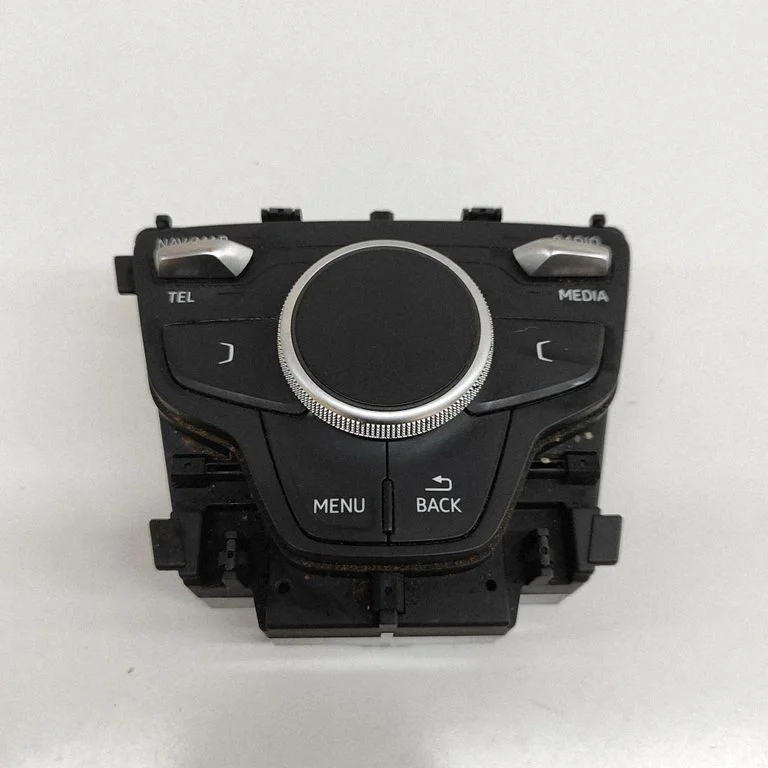 Multimediju kontrolieris 8W0919614J
