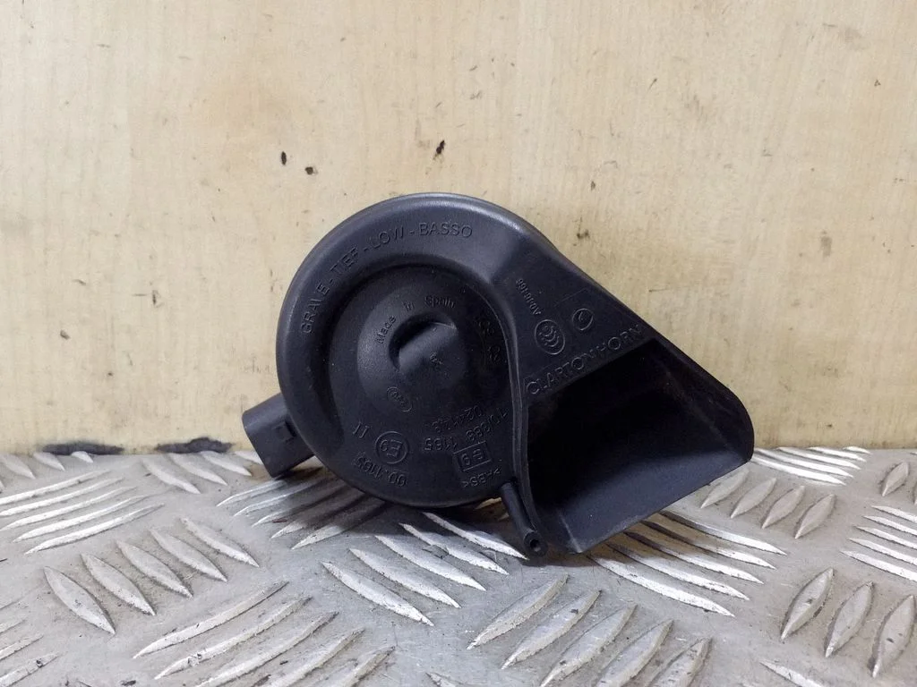 Horn signal – Audi Q5 SQ5 8R (2008-2017)
