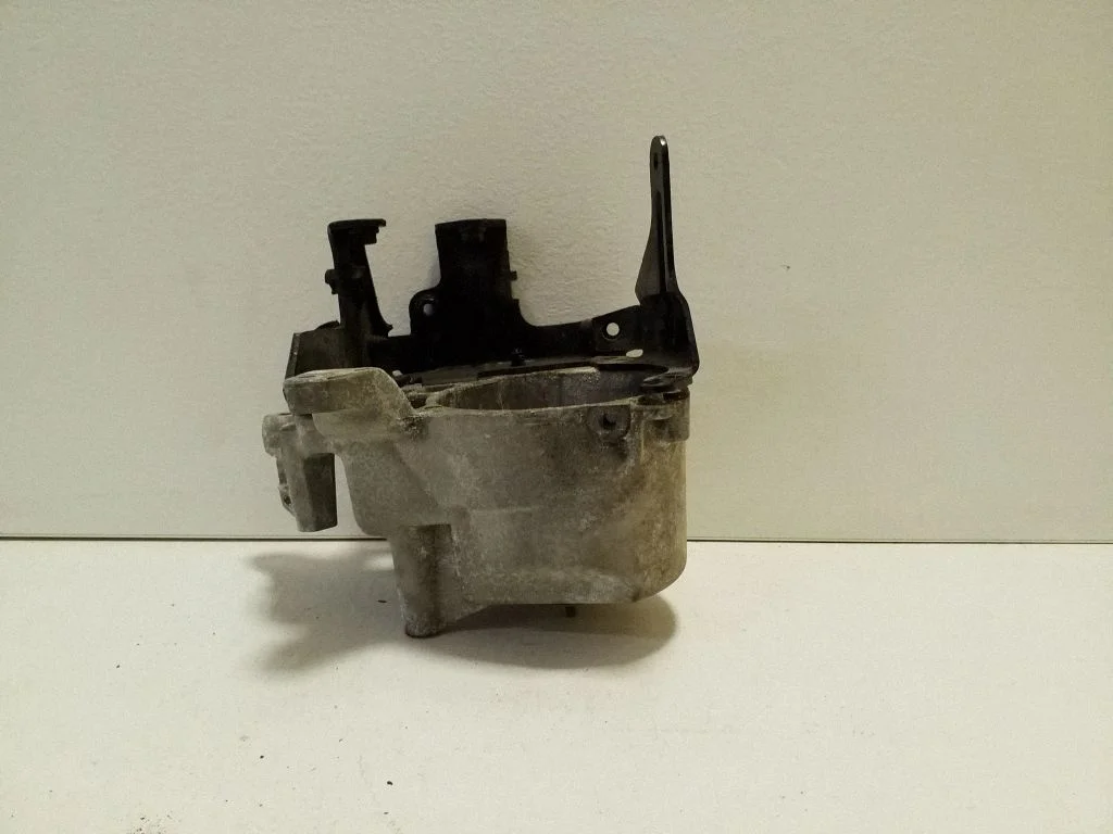 Fuel filter bracket/mount holder AV6Q9180CA