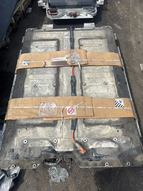 Hybrid / electric car battery – Mercedes-Benz EQE v295 (2022-)