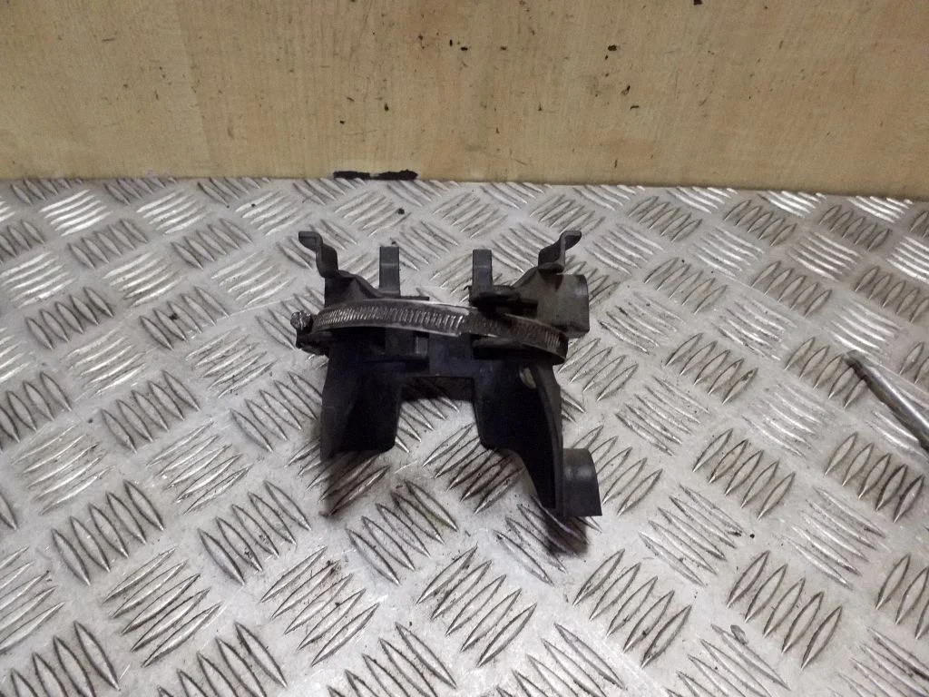 Fuel filter bracket/mount holder 164190105R