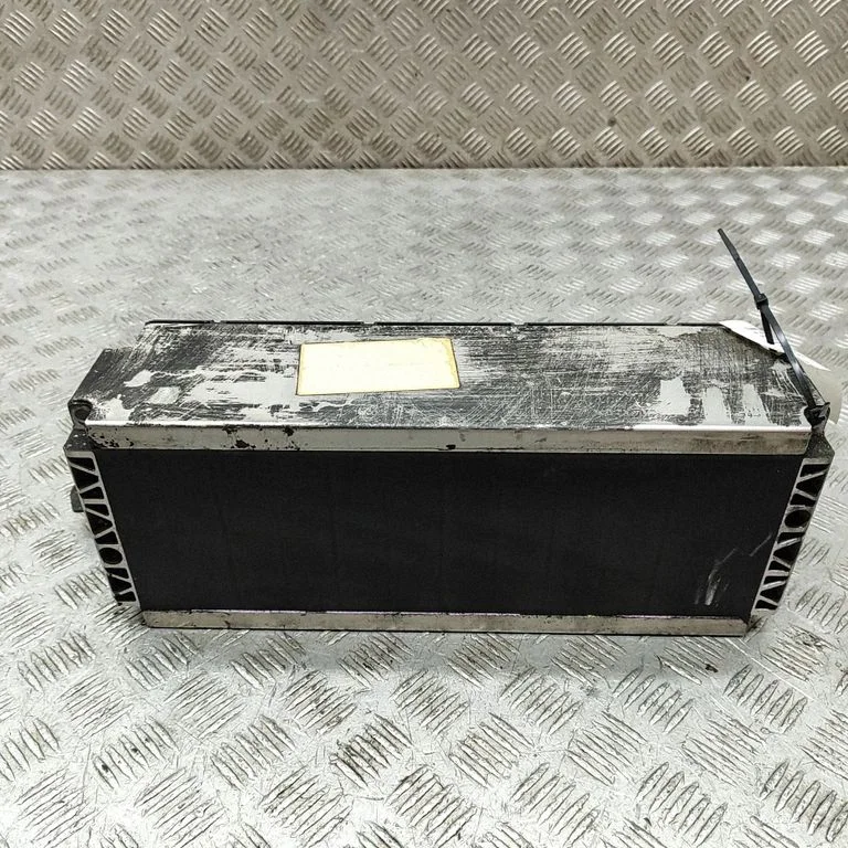 Hibrīda/elektromobiļa akumulators 9833039180