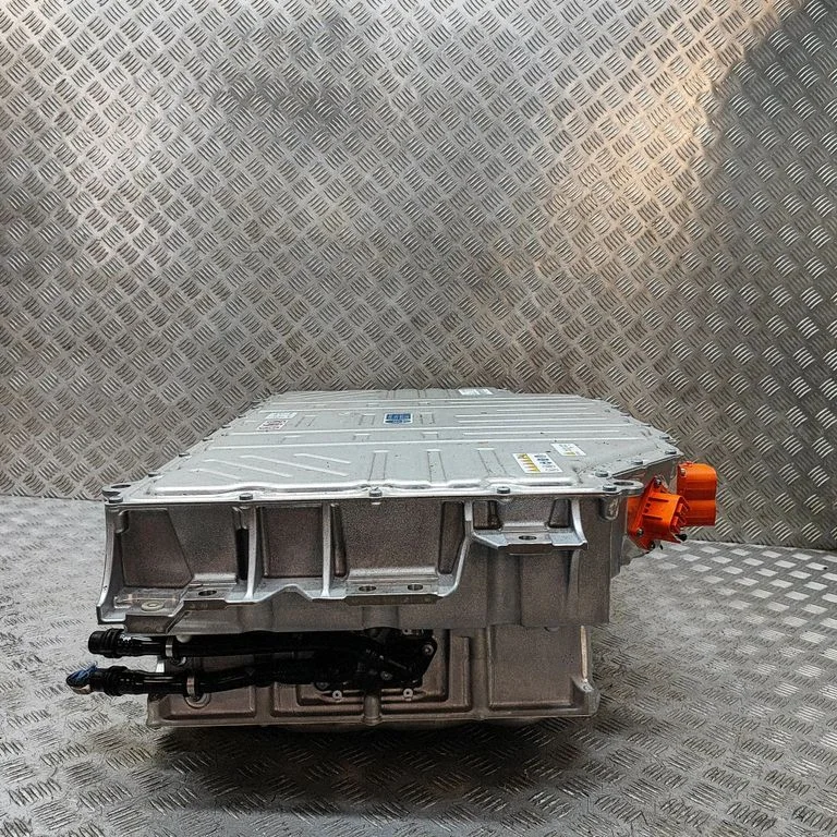 Hibrīda/elektromobiļa akumulators L8A210B759AD