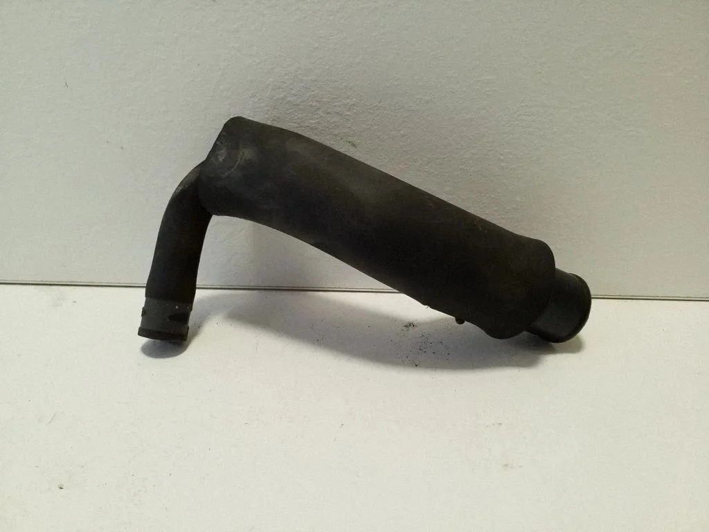 Karteriventilatsioon/-toru(d)/-voolik(ud)