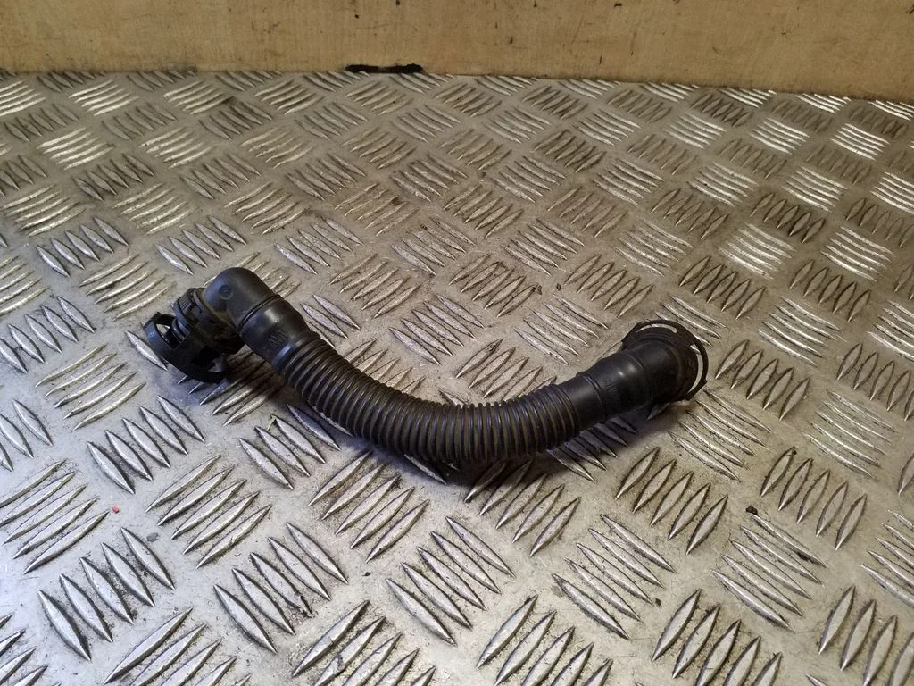 Karteriventilatsioon/-toru(d)/-voolik(ud) 03L103493AE