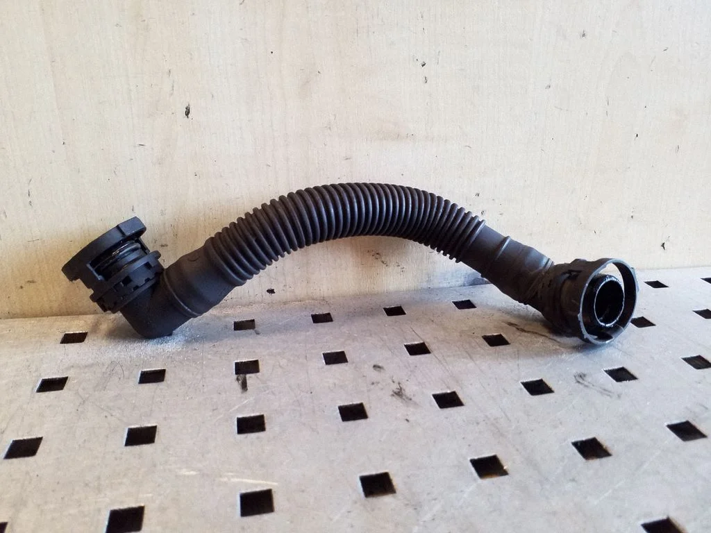 Breather/breather pipe/hose 03L103493AE