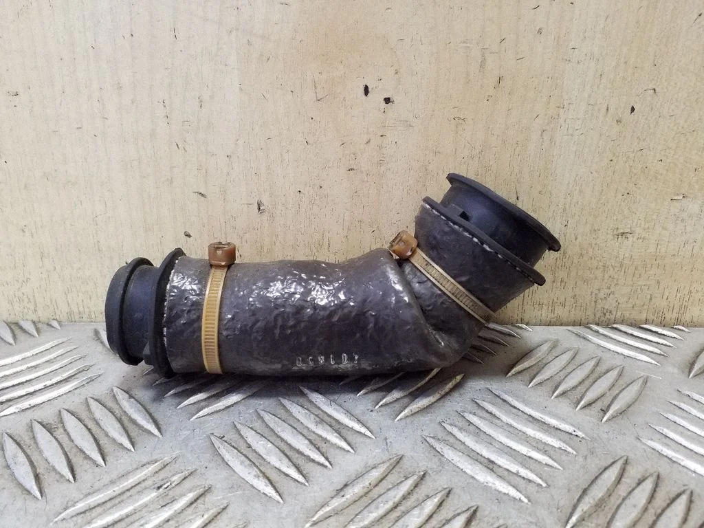 Karteriventilatsioon/-toru(d)/-voolik(ud)