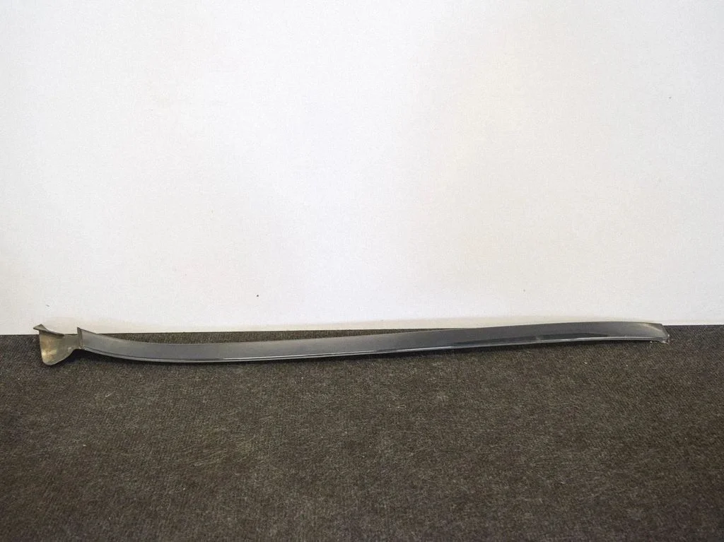 Windshield trim – Mercedes-Benz E-Class W212 (2009-2016)