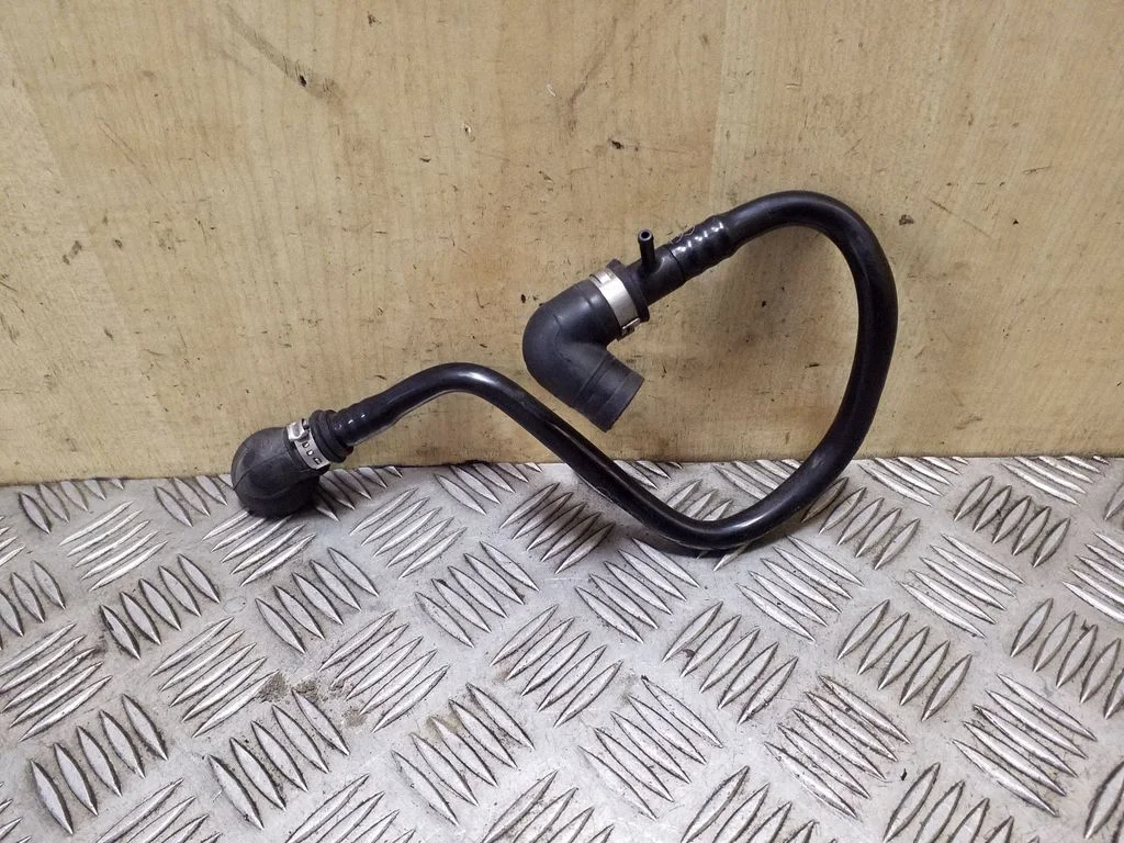 Vacuum line/pipe/hose 8R0611931AD