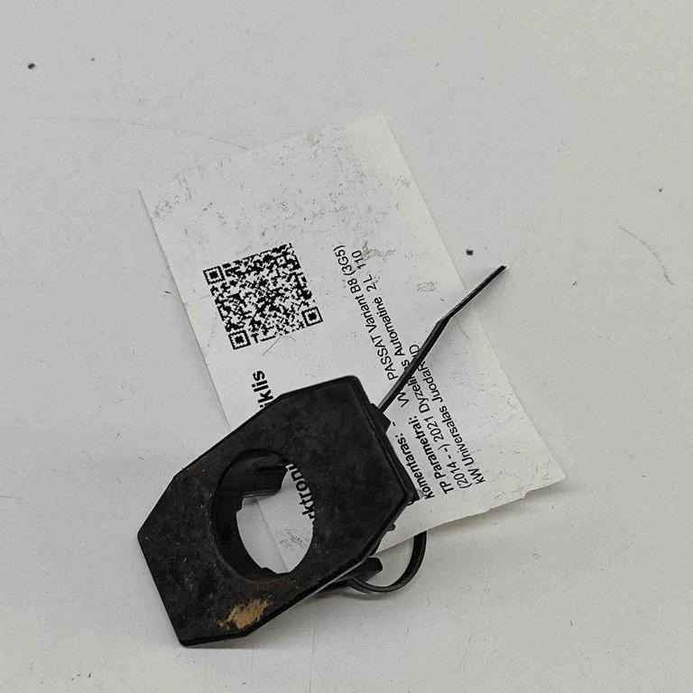 Eesmise parkimisanduri (PDC) hoidik – Volkswagen Passat B8 USA (2016-2023)