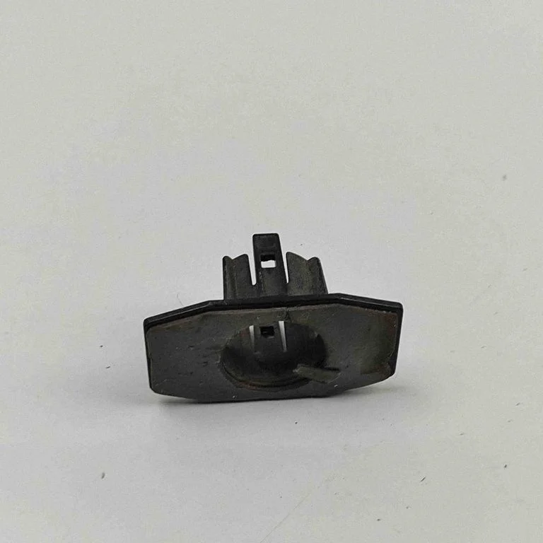 Eesmise parkimisanduri (PDC) hoidik – Volkswagen Passat B8 USA (2016-2023)