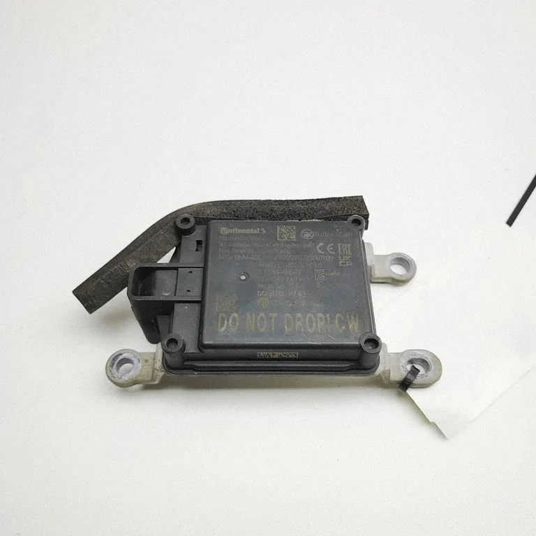 Radar Distronic – Nissan Leaf II (ZE1) (2017-2025)