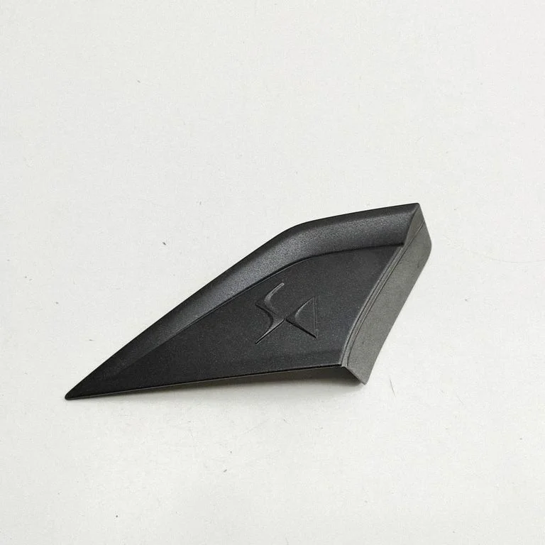 Moldings uz aizmugurējā spārna 9816936977