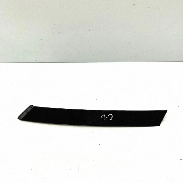Moldings uz aizmugurējā spārna 31448960