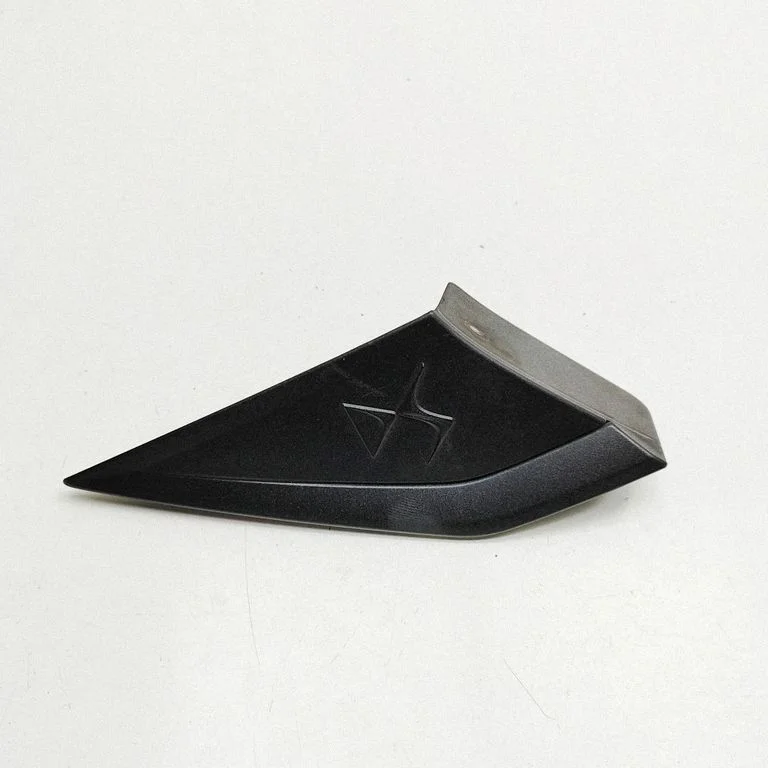 Moldings uz aizmugurējā spārna 9816937077
