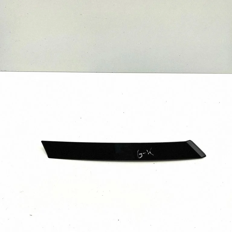 Moldings uz aizmugurējā spārna 31448959