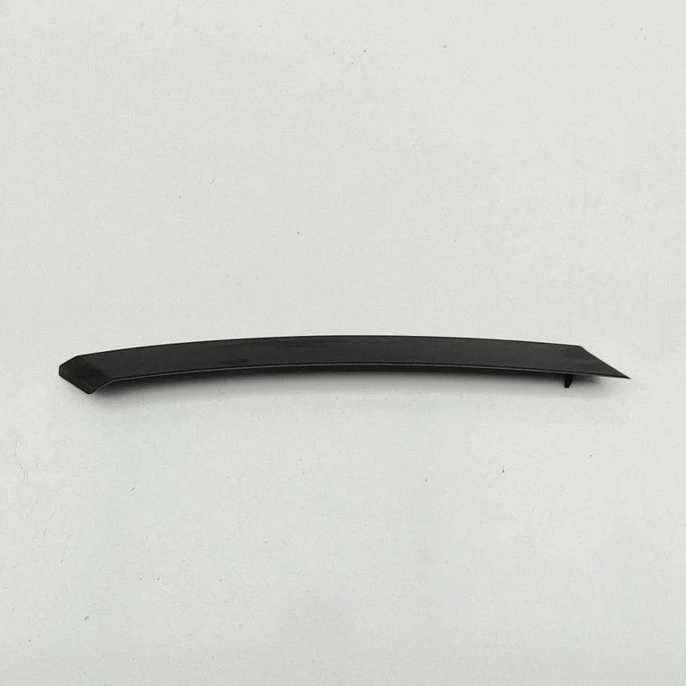 Moldings uz aizmugurējā spārna 31448959