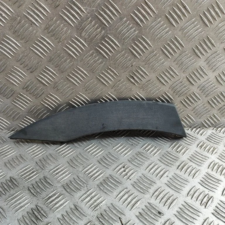 Moldings uz aizmugurējā spārna 877422W000