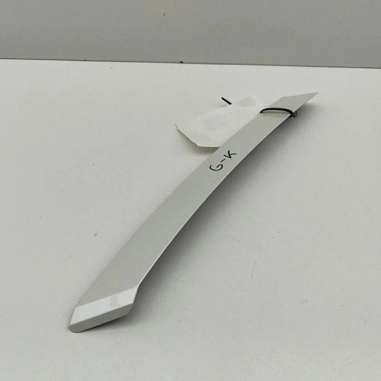 Moldings uz aizmugurējā spārna 31448959