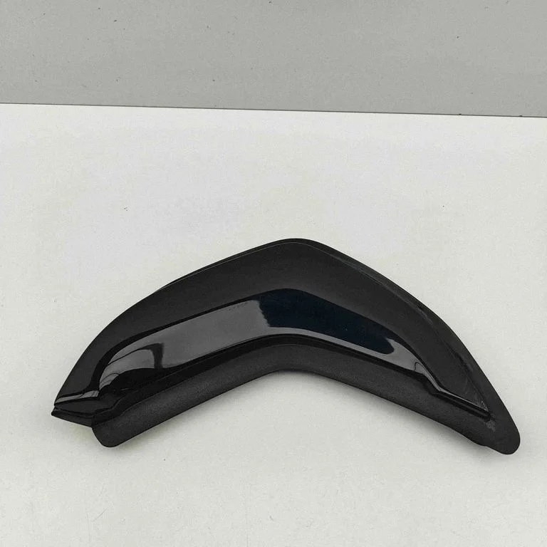 Moldings uz aizmugurējā spārna 7465158
