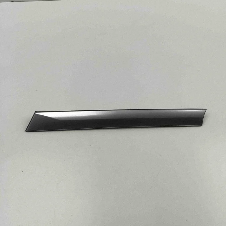 Moldings uz aizmugurējā spārna 87860R2000