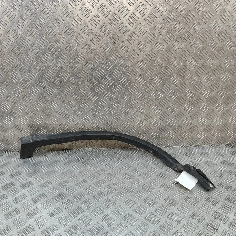 Moldings uz aizmugurējā spārna – Lexus RX 450H (2016-)