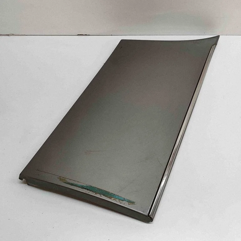 Moldings uz aizmugurējā spārna 1406902240