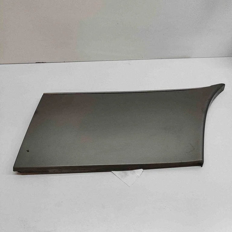Moldings uz aizmugurējā spārna 1406902140