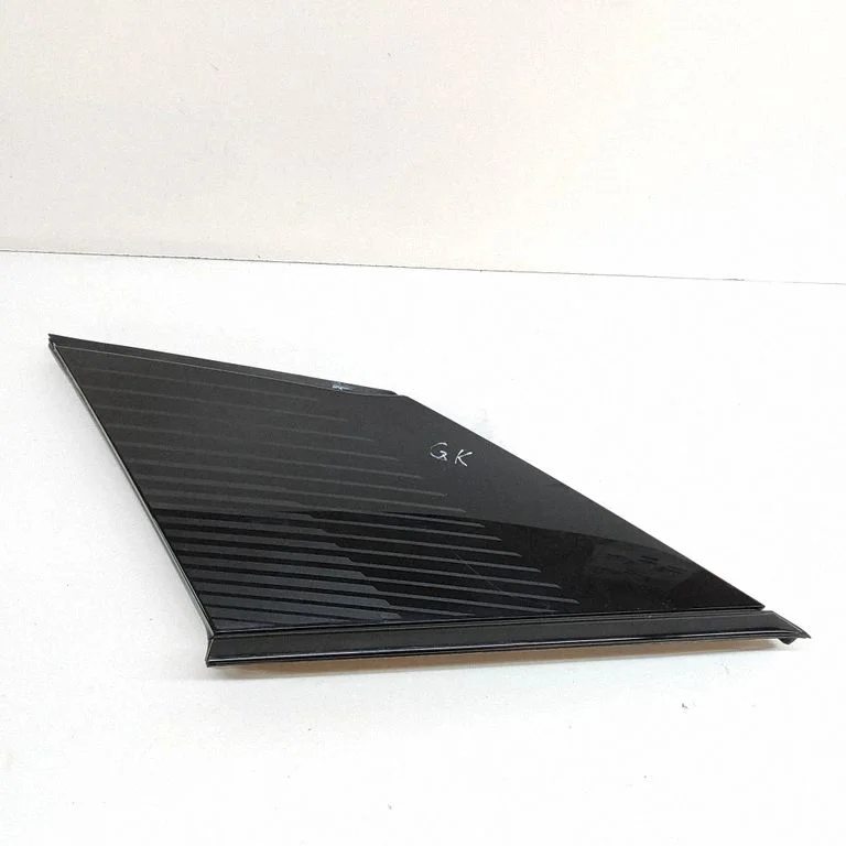 Moldings uz aizmugurējā spārna 9825737780