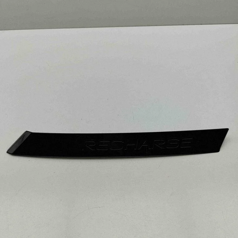Moldings uz aizmugurējā spārna 32262931