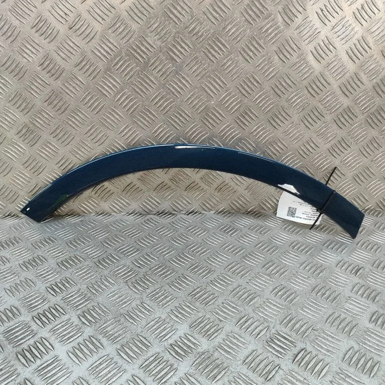 Moldings uz aizmugurējā spārna 4M0853026A