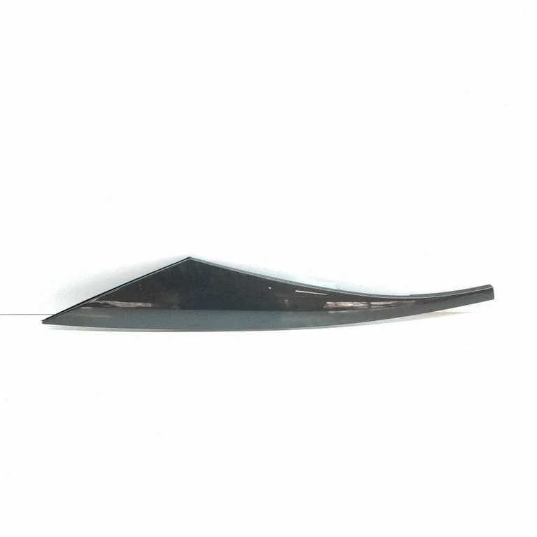 Moldings uz aizmugurējā spārna 11E853377A