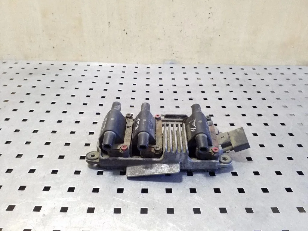 High voltage ignition coil 078905104