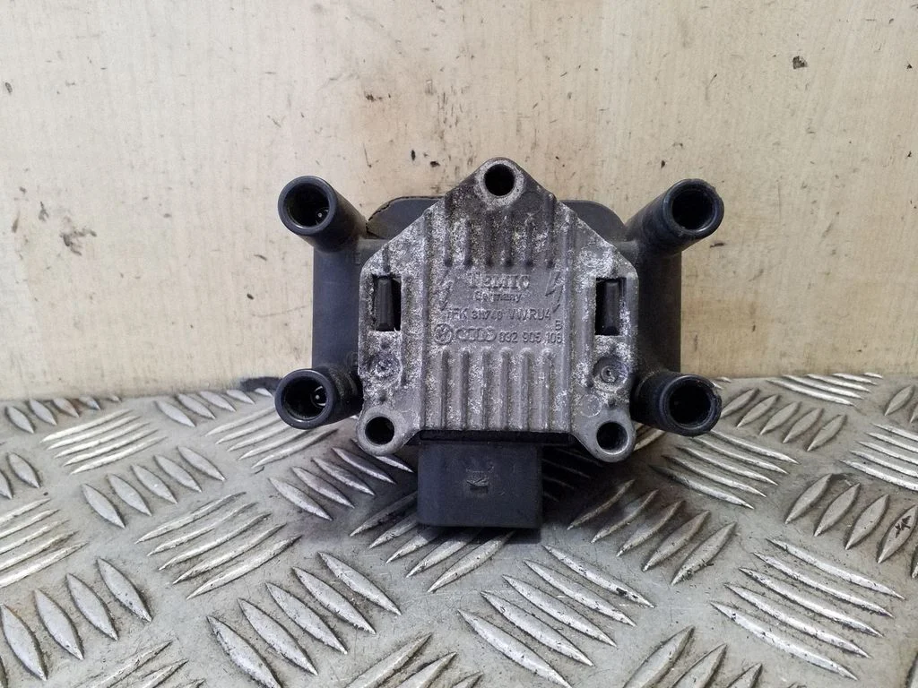 High voltage ignition coil 032905106B