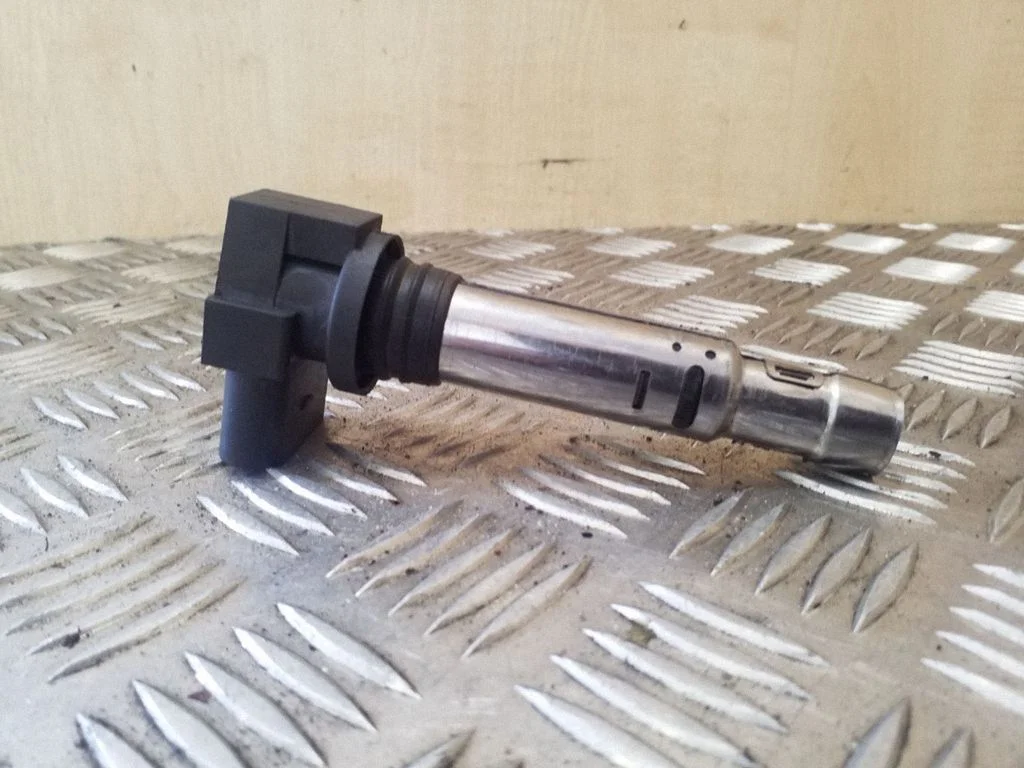 High voltage ignition coil 036905715
