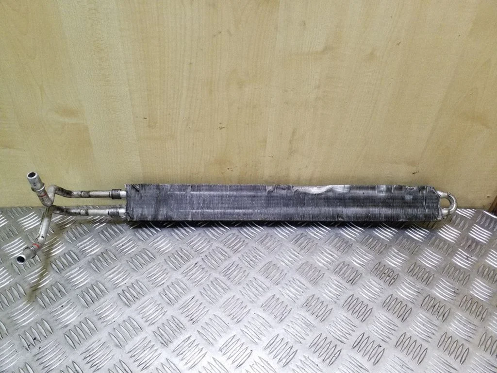 Roolivõimendi radiaator 7801944