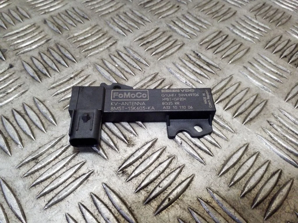 Salongi mugavusantenn 8M5T15K603KA