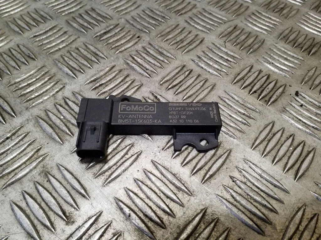 Salongi mugavusantenn 8M5T15K603KA