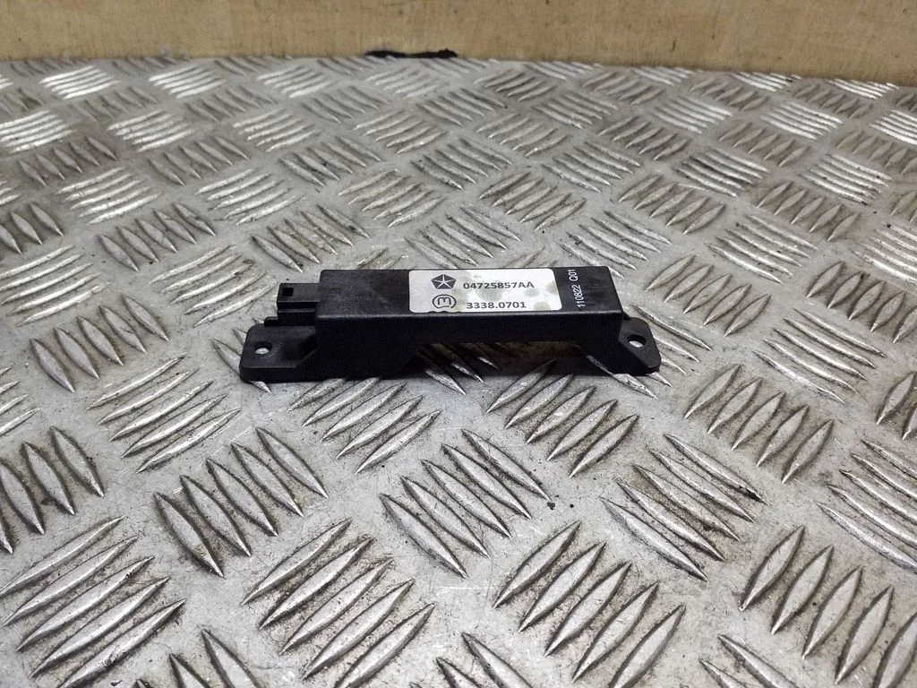 Salongi mugavusantenn 04725857AA