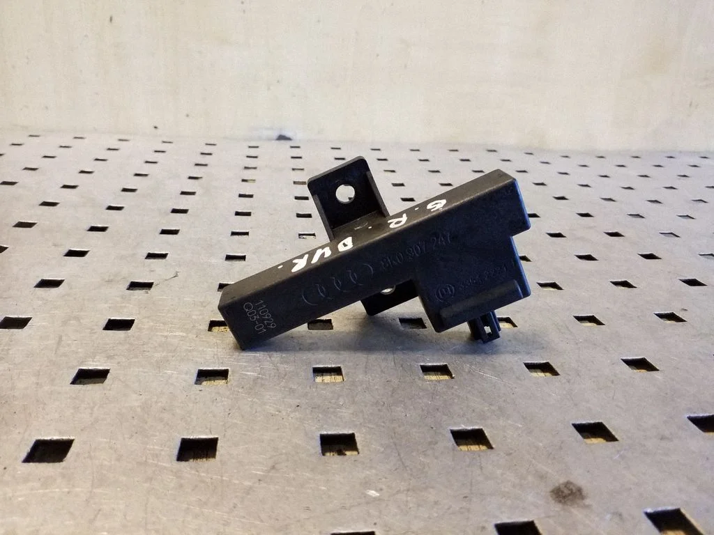 Interior comfort aerial antenna – Audi A8 S8 D4 4H (2010-2016)