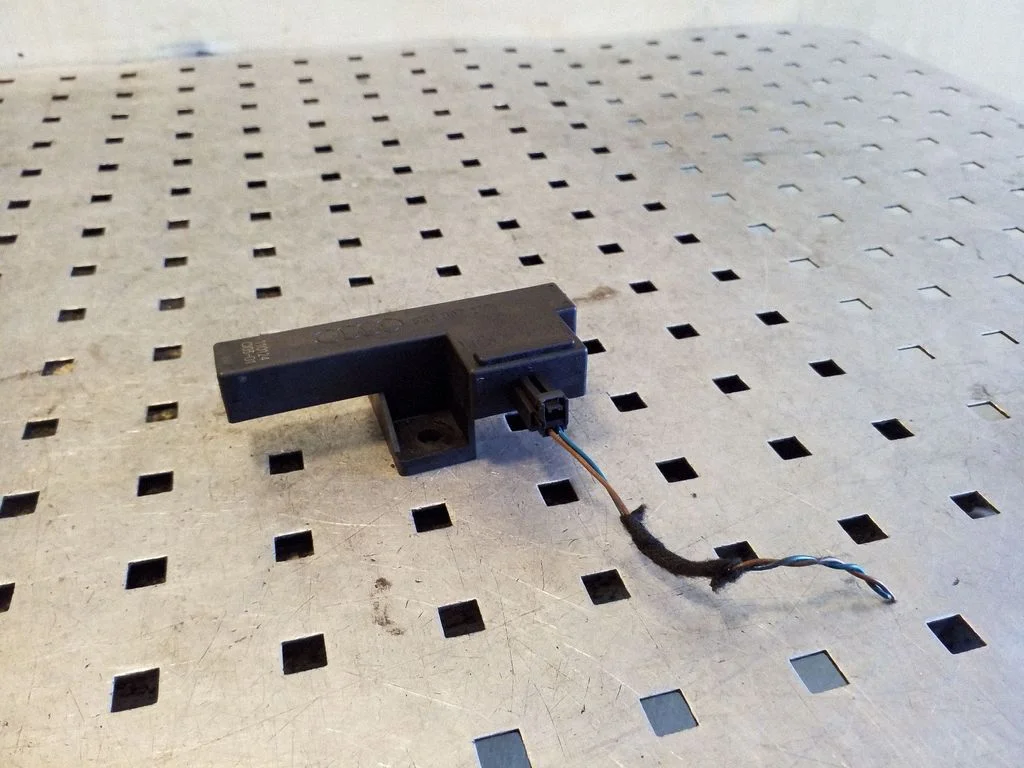 Interior comfort aerial antenna 8K0907247