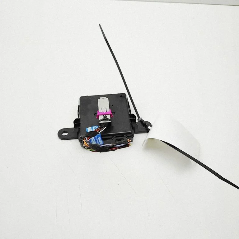 Võtmeta süsteemi KESSY (keyless) juhtplokk/moodul 5ZA01385402