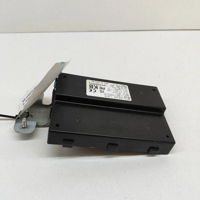 Bezatslēgas sistēmas KESSY (keyless) vadības bloks/modulis 10R0611473