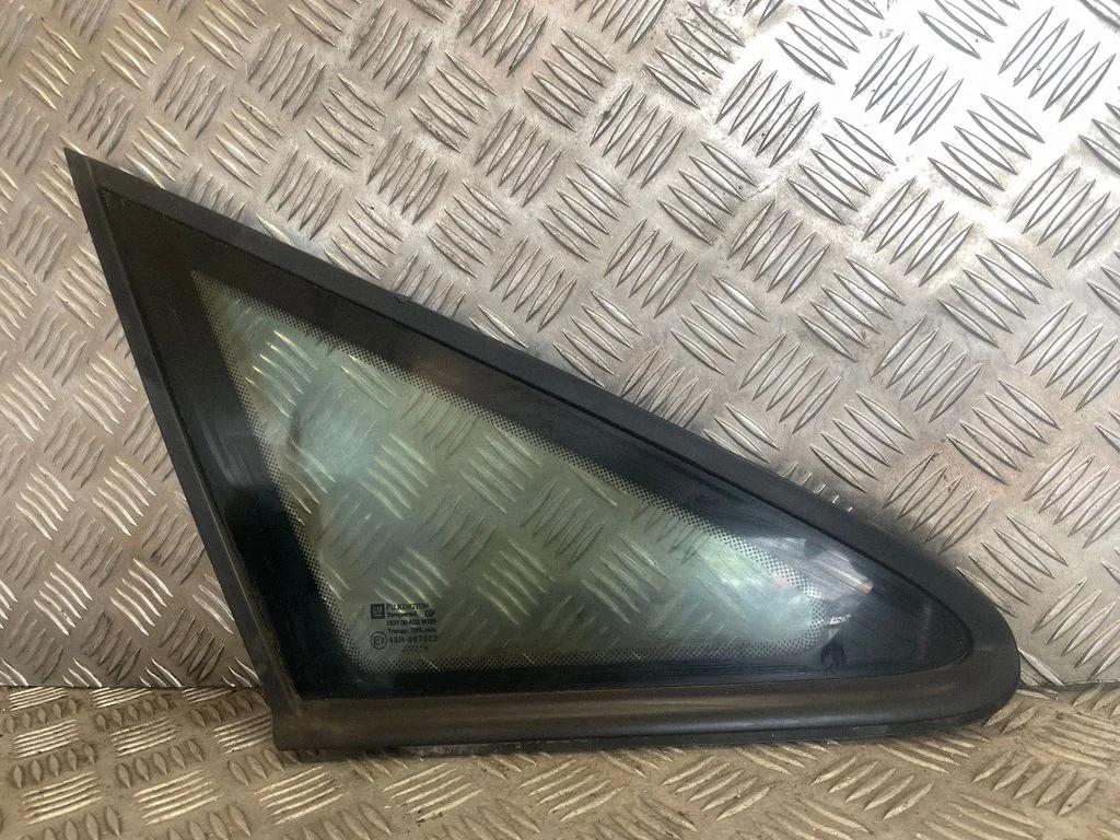 Kolmnurkne klaas kere esiosas 43R007022