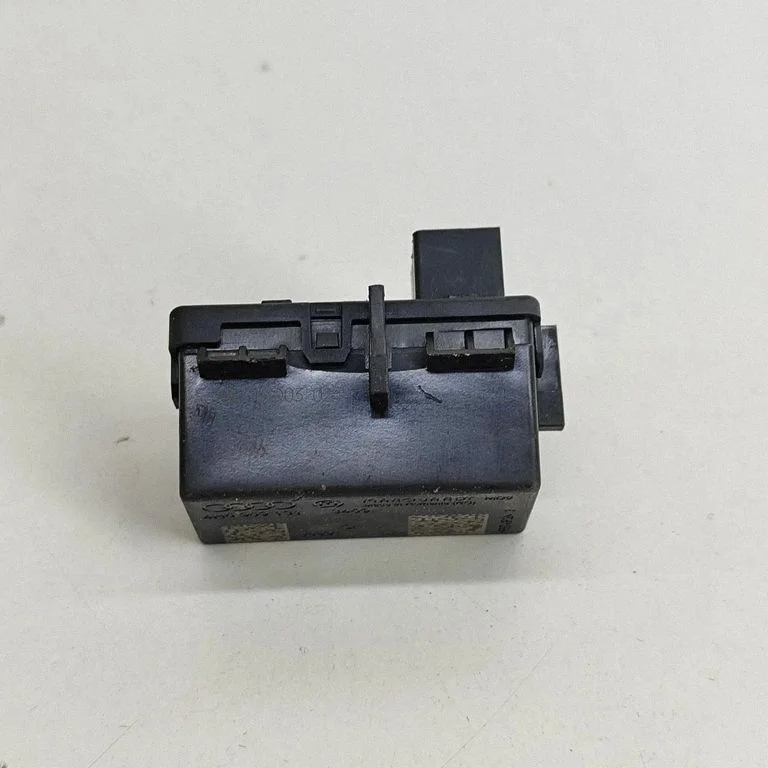 Bezatslēgas sistēmas KESSY (keyless) vadības bloks/modulis 4H0909131