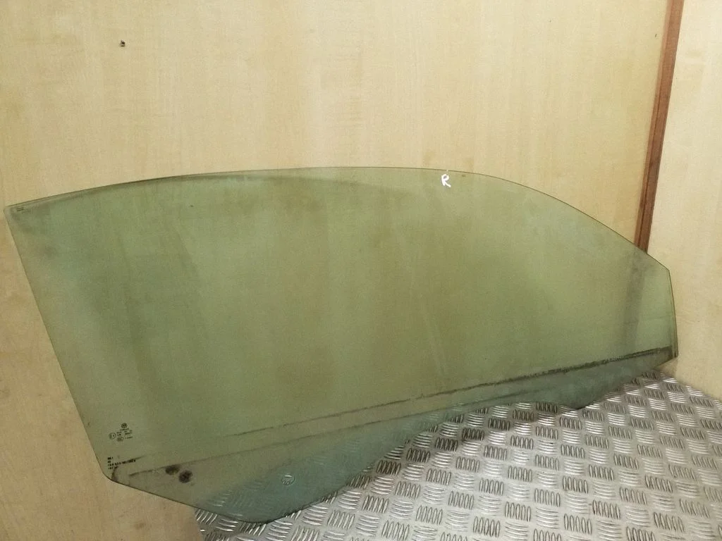 Pagrindinis priekinių durų stiklas (dvidurio)